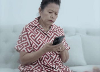 [หนังเต็มเรื่อง] 129H0825 E แม่อยากรู้ว่าใครอยากได้สมบัติ เลยจัดไม้เด็ด แก้เผ็ดลูกๆ