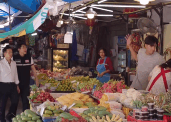 [หนังเต็มเรื่อง] 031H0825 C แม่ค้าทำไมต้องซุกเงินไว้ในแตงโม เพื่อนเธอกับผัวกำลังคิดจะทำอะไร