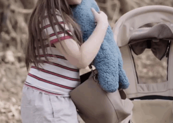 [หนังเต็มเรื่อง] 032H0825 C แม่ติดมือถือ ไม่สนใจเลี้ยงลูกเลย ลูกสาวก็เลยให้บทเรียนแม่เขาแบบนี้