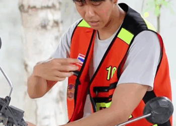 [หนังเต็มเรื่อง] 136H0825 E จากวินมอไซค์กลายเป็นเศรษฐี แทนที่แฟนจะดีใจ แต่ทำไมเธอกลับหนีไปมีคนอื่น