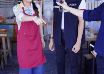 [หนังเต็มเรื่อง] 154H0825 E ทำไมตำรวจถึงเทก๋วยเตี๋ยวคนทั้งร้านทิ้ง หรือมีบางสิ่งอยู่ในน้ำซุปทุกชาม