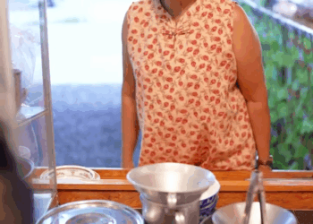 [หนังเต็มเรื่อง] 155H0825 E ทำไมตำรวจถึงเทก๋วยเตี๋ยวคนทั้งร้านทิ้ง หรือมีบางสิ่งอยู่ในน้ำซุปทุกชาม