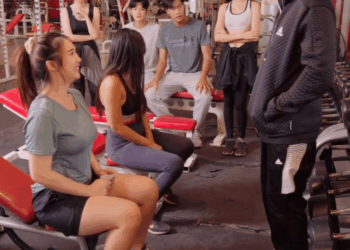 [หนังเต็มเรื่อง] 174H0815 C ตกใจกันทั้งยิม เมื่อโคชท้าแม่บ้านยกเวท แต่สิ่งที่เกิดขึ้นคือ