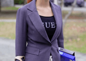 [หนังเต็มเรื่อง] 159H0825 E ทุกคนคิดว่าป้ากล้วยปิ้งที่จริงคือท่านประธาน แต่ใครจะคิดว่ามันซับซ้อนกว่านั้น