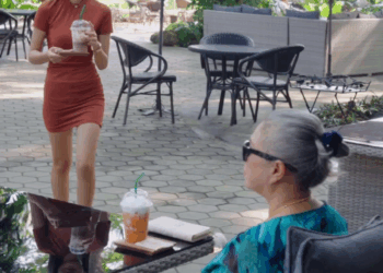 [หนังเต็มเรื่อง] 271H0815 C สังเกตให้ดี เขากำลังทำอะไรกับป้าตาบอดคนนี้ และผู้หญิงคนนั้นกำลังจะทำอะไร