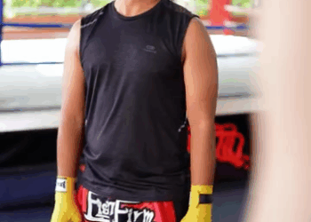 [หนังเต็มเรื่อง] 160H0825 E นัnมวยเสียแชมป์ เพราะคนท้องแค่คนเดียว