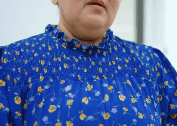 [หนังเต็มเรื่อง] 162H0825 E นางงามให้เงินชาวนา 1 ล้าน เพราะอยากมีพ่อแม่ในวันประกวด