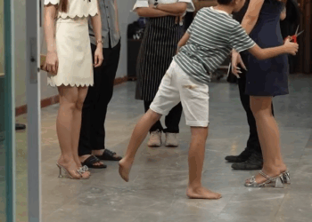 [หนังเต็มเรื่อง] 280H0825 G วาสนาเจ๊ชม มีสามีดีมีชัยไปกว่าครึ่ง