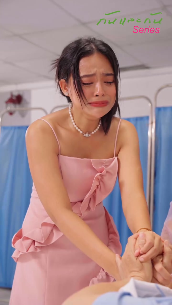 [หนังเต็มเรื่อง] 007H0825 C เซอร์ไพรส์วันเกิดแม่ด้วยหม้อดิน พอเปิดออกมามีเงินเป็นล้าน ไม่รู่ว่าใครเป็นคนแอบใส่เงินนี้