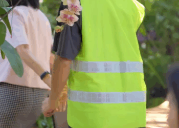 [หนังเต็มเรื่อง] 259H0815 C ลูกคุณหนูคบกับคนเก็บขยะ เพราะเหตุผลสิ่งนี้