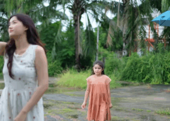 [หนังเต็มเรื่อง] 172H0825 E พวกเธอไม่รู้มาก่อนว่าเป็นพี่น้องกัน ทำไมต้องใส่ชุดเหมือนกัน หรือว่ามีบางอย่างแอบแฝง