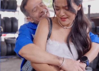 [หนังเต็มเรื่อง] 028H0815 C เด็กช่างโดนนายจ้างกับแฟนเขาสวมหัว แต่ลูกค้าคนนี้มาเห็นเขา