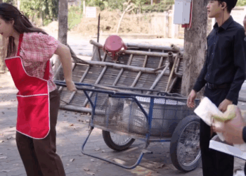 [หนังเต็มเรื่อง] 250H0815 C ลูกเศรษฐีคนนี้โดนบอดี้การ์ดของพ่อเขาล่าตัว เมื่อรู้เหตุผลถึงกับช็อค ทำไปได้