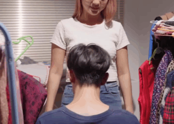 [หนังเต็มเรื่อง] 035H0815 C เดินแบบเสื้อหลุด เพราะโดนเพื่อนแกล้ง แต่เธอแก้ปัญหาด้วยความชาญฉลาด