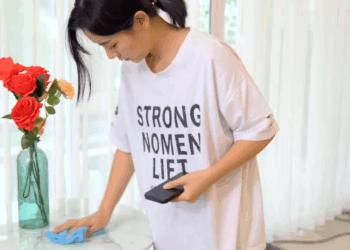 [หนังเต็มเรื่อง] 038H0815 C เธอเจออะไรบางอย่างในมือถือแฟนจากนั้นเธอตัดสินใจทำสิ่งนี้