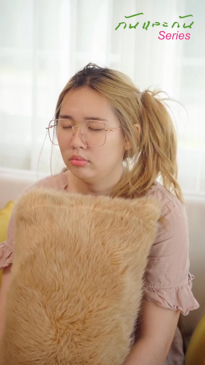 [หนังเต็มเรื่อง] 078H0815 C เศรษฐีใช้เงิน10ล้าu จ้างผู้ชายมาคบกับลูกสาวเขา