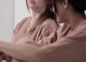 [หนังเต็มเรื่อง] 062H0825 C นักโทษหญิงหนีคุก ดวงซวยดันไปฉี่หลังรถตำรวจ แต่เธอขอไปเจอคนๆนึง