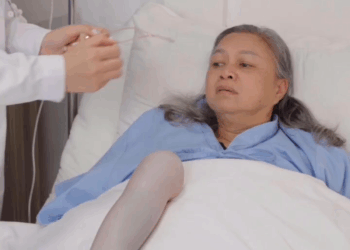 [หนังเต็มเรื่อง] 068H0825 C ป้าคนนี้ กำลังพิสุจน์อะไรบางอย่างจากลูกๆของเขา