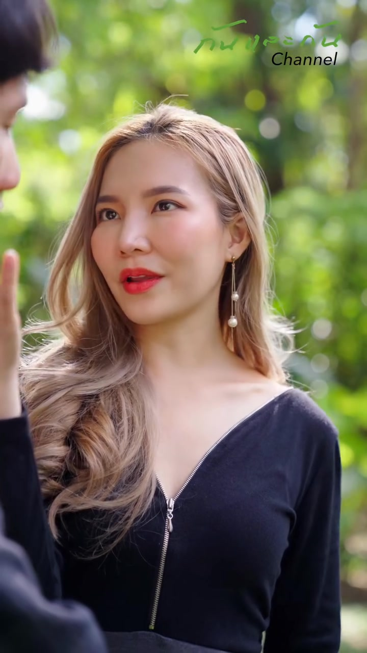 [หนังเต็มเรื่อง] 220H0815 C พนักงานคนนี้เห็นอะไรบางอย่างใต้โต๊ะลูกค้า จนเขาก็ตัดสินใจทำสิ่งนี้