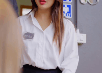 [หนังเต็มเรื่อง] 072H0825 C ผู้จัดการบังคับเด็กเสิร์ฟแต่งตัวเซ็กซี่ เขาทำแบบนี้เขาต้องการอะไร