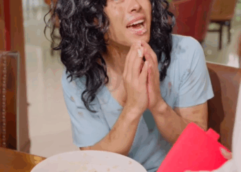 [หนังเต็มเรื่อง] 048H0825 C คนจรจัดทำเนียนมากินร้านอาหารหรู จนพนักงานคนนี้ต้องได้รับความเดือดร้อนไปด้วย