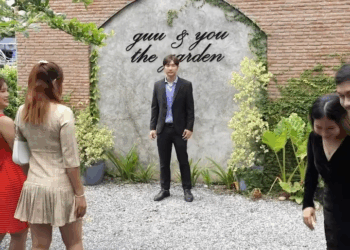 [หนังเต็มเรื่อง] 065H0926 B ประธานติดอ่าง ก็เหมาะสมดีแล้วกับแม่ค้าข้างถนนอย่างแก