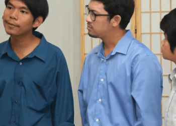 [หนังเต็มเรื่อง] 013H0926 B เป็นแค่ลูกแม่บ้าน จะช่วยประธานกอบกู้บริษัทได้ยังไง