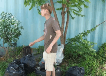 [หนังเต็มเรื่อง] 003H0926 B เจอเพื่อนเก่า ยังจนเหมือนเดิม