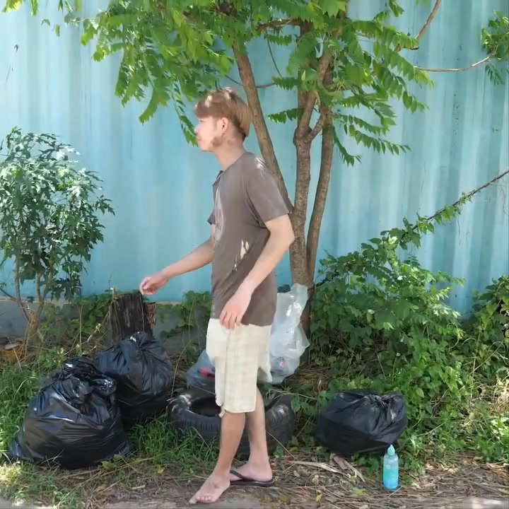 [หนังเต็มเรื่อง] 003H0926 B เจอเพื่อนเก่า ยังจนเหมือนเดิม