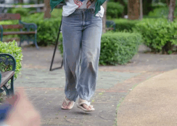 [หนังเต็มเรื่อง] 120H0926 C เธอไม่รู้ ว่าผู้ชายที่บังเอิญเจอเมื่อกี้