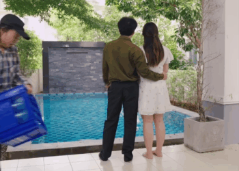 [หนังเต็มเรื่อง] 163H0926 C เศรษฐีล้มละลายแล้วมาส่งน้ำ แฟนเขาถึงกับเดินหนีเมื่อรู้เรื่องนี้