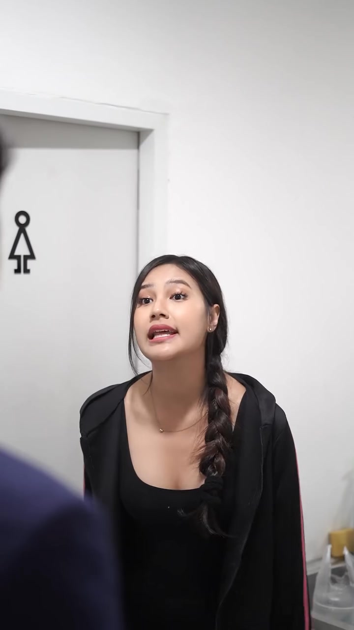 [หนังเต็มเรื่อง] 456H0926 T ทำไมแต่งชุดออกกำลังกายมาทำงาน