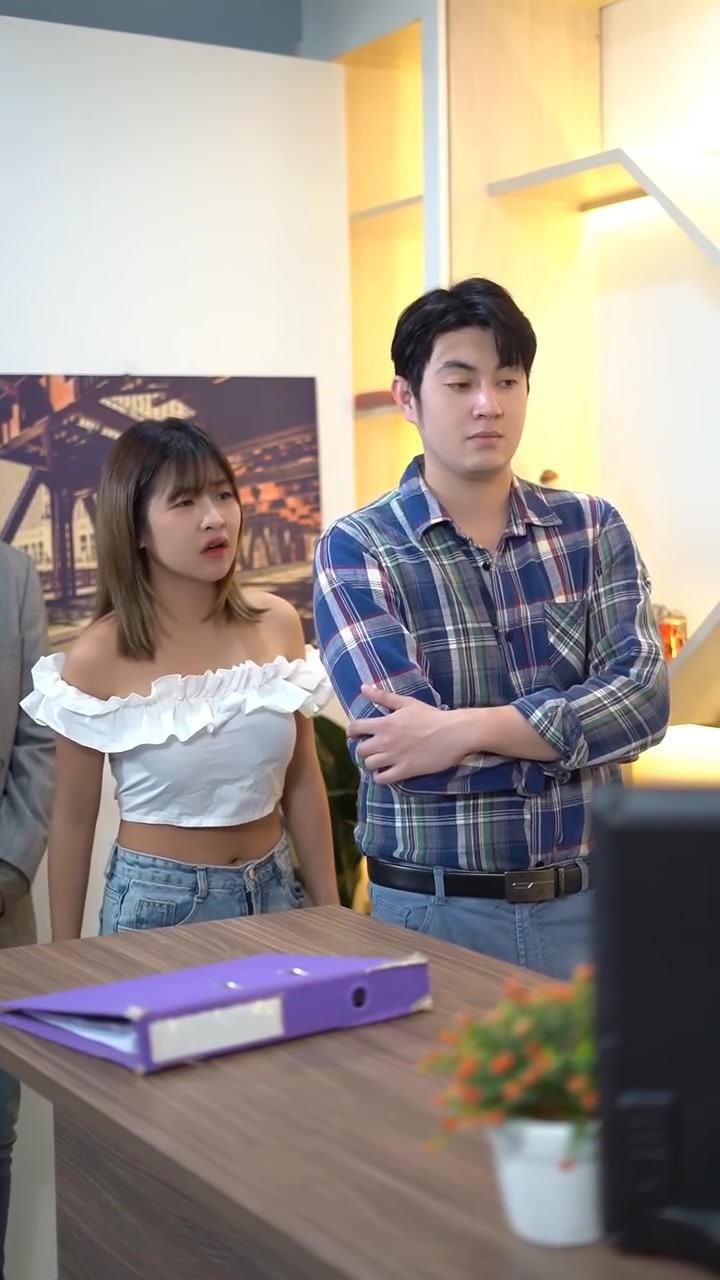 [หนังเต็มเรื่อง] 403H0926 T เป็นเมียประธานบริษัท ทำไมมากินข้าวกล่องข้างทาง