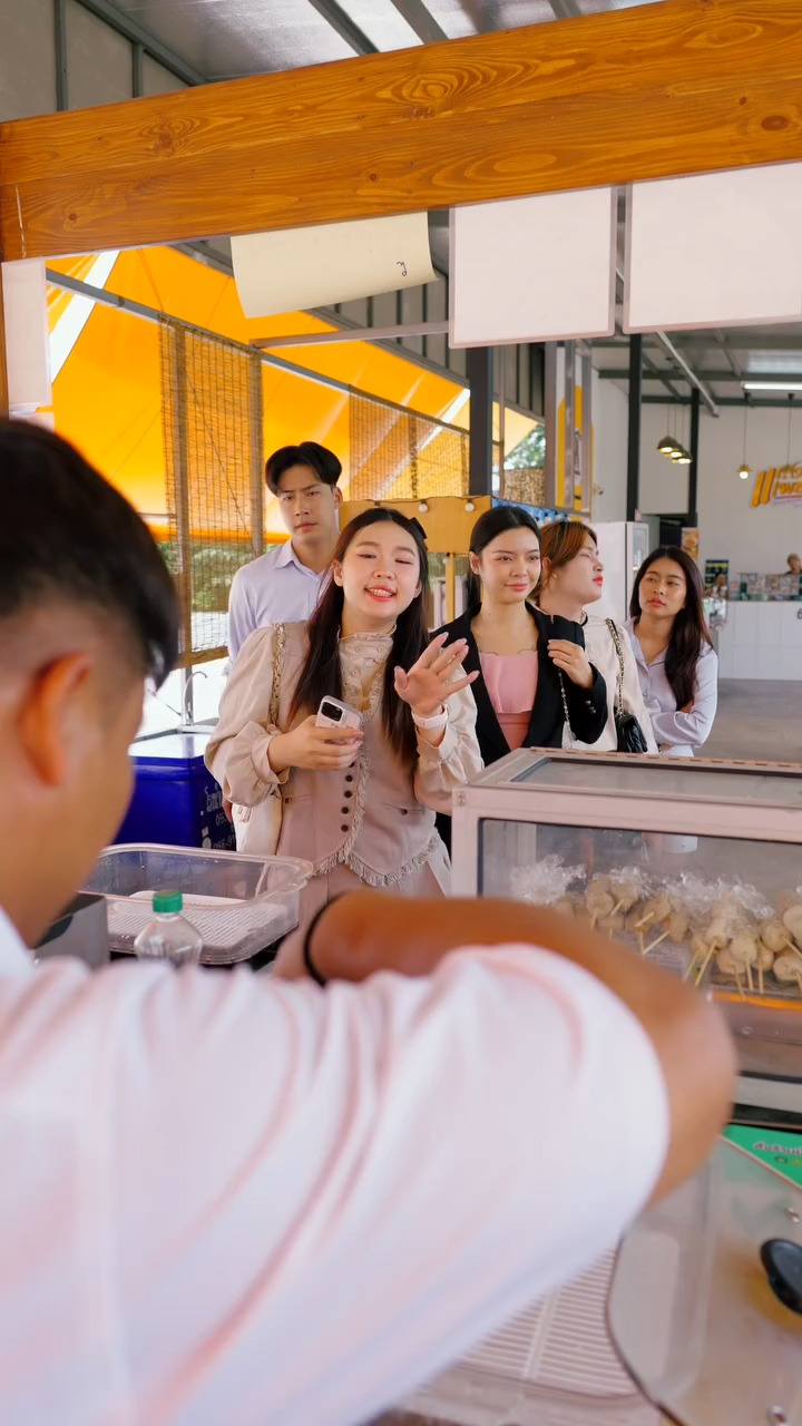 [หนังเต็มเรื่อง] 238H0926 C มีเพื่อนอยู่ประเภทหนึ่ง พอเห็นเพื่อนได้ดีเป็นไม่ได้ มันจะอิจฉาตาร้อน