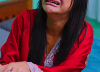 [หนังเต็มเรื่อง] 252H0926 C ลูกค้าส่สงสัญญาณบางอย่างให้แท็กซี่ เมื่อแท็กซี่ตามไปดูที่บ้านถึงกับช็อคกับสิ่งที่เห็น