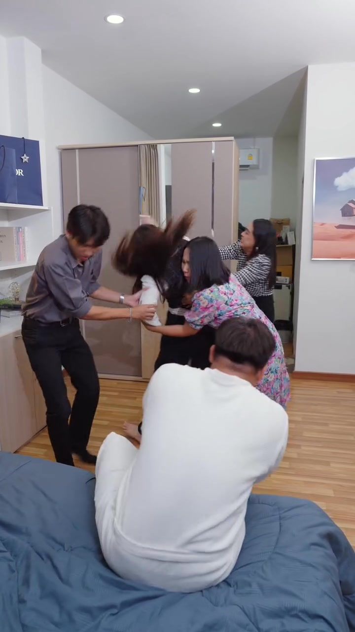 [หนังเต็มเรื่อง] 288H0926 C หญิงสาวโชคดีเจอเศรษฐีความจำเสื่อม เมื่อรู้ฐานะชายคนนี้ถึงกับอึ้ง