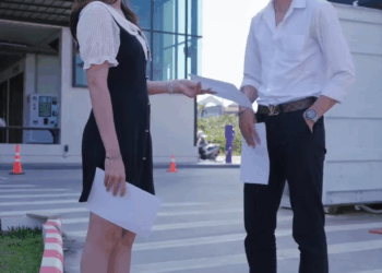 [หนังเต็มเรื่อง] 289H0926 C หย่ากับเมียทันที เมื่อรู้ว่าเมียเป็นมะเร็v แต่ตอนจบล้มทั้งยืนเมื่อรู้ความจริง