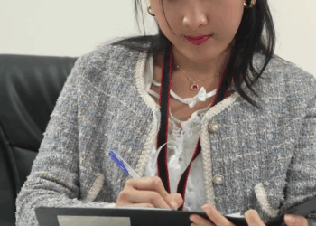 [หนังเต็มเรื่อง] 364H0926 G นิสัยบอสเปลี่ยนไปทันที หลังจากรู้ว่าเราเป็นลูกสาวบอส