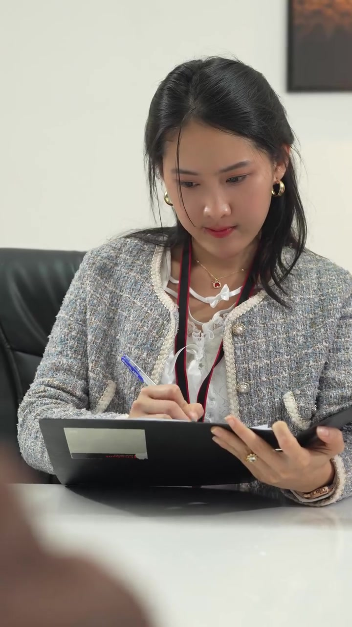 [หนังเต็มเรื่อง] 364H0926 G นิสัยบอสเปลี่ยนไปทันที หลังจากรู้ว่าเราเป็นลูกสาวบอส