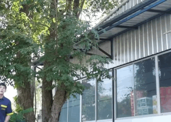 [หนังเต็มเรื่อง] 552H1016 Y ปล่อยให้แฟนรอในร้านกาแฟ 4 ชั่วโมง