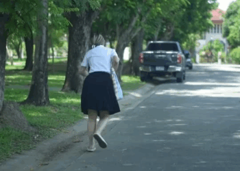 [หนังเต็มเรื่อง] 152H1016 Y ถ้าบริษัทปิด แล้วพวกเราจะทำยังไงดีครับ