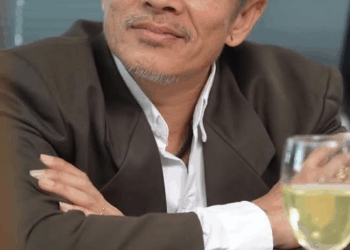 [หนังเต็มเรื่อง] 586H1016 Y จบแค่ ปวส คิดจะมาเป็นพนักงานขายได้เหรอ