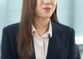 [หนังเต็มเรื่อง] 158H1016 Y พนักงานในบริษัทฉัน เป็นเหมือนพี่ เหมือนน้อง เป็นญาติ ของฉันทั้งนั้น