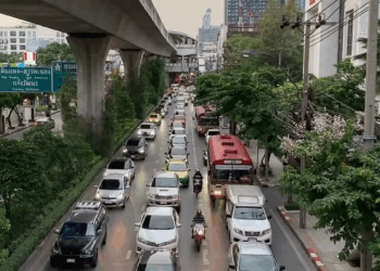 [หนังเต็มเรื่อง] 679H1016 Q คิดว่าเมียนอกใจ แต่แค่ลองใจ 1