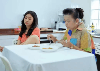 [ตอนที่ 2] 339T1020 AC008 สะใภ้ตลาดล่าง ตัดเล็บบนโต๊ะกินข้าวต่อหน้าแม่สามี