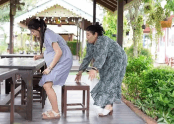 [ตอนที่ 2] 367T1020 AC036 แม่สามีดึงเก้ าอี้ทั้งที่สะ ใภ้กำลังมีน้อง