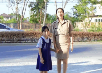 [ตอนที่ 2] 382T1020 AC051 หนูขออยู่ท้ายรถครู เพราะที่บ้านไม่น่าอยู่อีกต่อไป