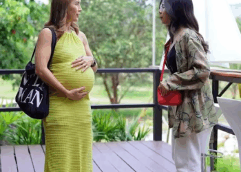 [ตอนที่ 2] 402T1020 AC071 พนักงานรีสอร์ททำตัวเป็นเก้าอี้ ทำเกินหน้าที่ จิตใจแบบนี้ที่คนไทยต้องการ