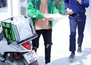 [ตอนที่ 2] 427T1020 AC096 ไรเดอร์เก็บข้าวจากพื้นมาส่งลูกค้า แต่ทำไมลูกไม่ว่าเลยสักคำ โชคดีจริงๆ