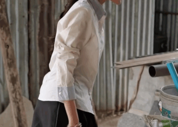 [หนังเต็มเรื่อง] 081H1006 B เพื่อนขี้อวด เงินเดือนน้อยนิด แต่ใช้ชีวิตร้อยล้าน